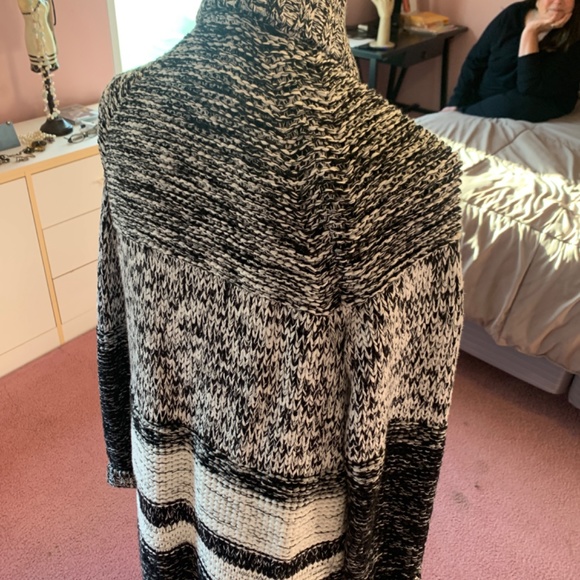 Gap black and white cardigan size large cotton tweedy weave. comfy and trendy - Picture 2 of 7